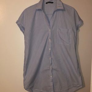 Cute Zara shortsleeved button down - with pockets!